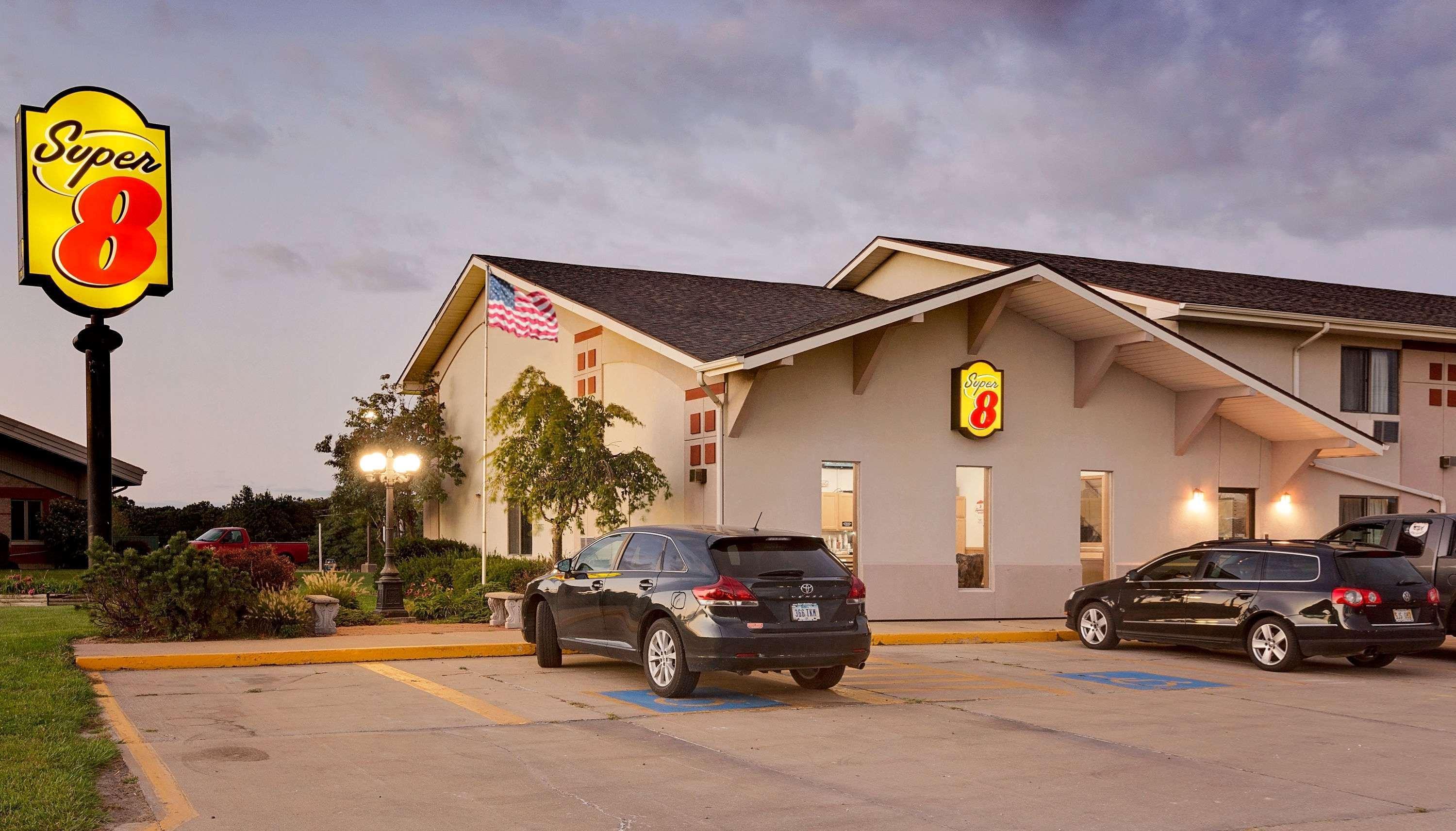 Super 8 By Wyndham Keokuk Hotel Exterior foto